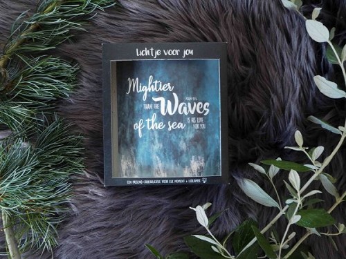 Lichtje voor jou: Mightier than the waves of the sea