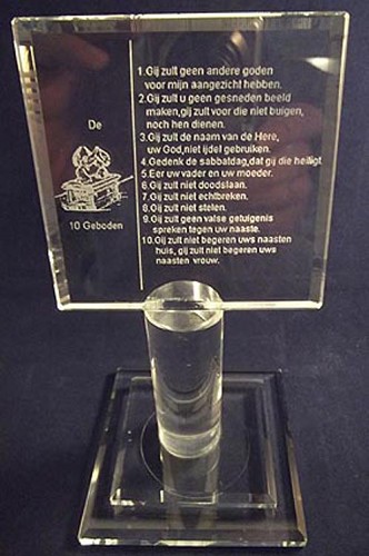 Voet met tekst 10 geboden