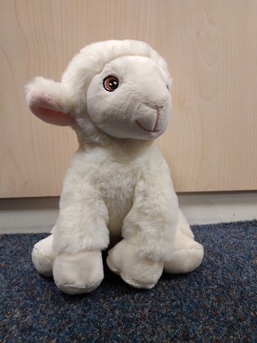 Pluche sheep sitting 20cm