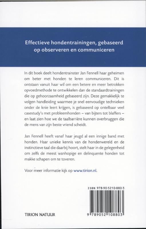 De vrouw die naar honden luistert